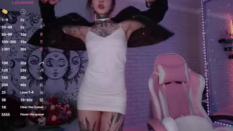 Snapshot of uwu_eva chatting on 02.19.25 Eva online show from 02.19.25