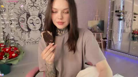 Snapshot of uwu_eva chatting on 02.28.25 Eva online show from 02.28.25