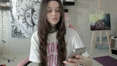 Snapshot of uwu_eva chatting on 03.11.25 Eva online show from 03.11.25