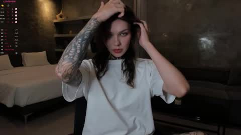 Snapshot of uwu_eva chatting on 09.13.25 Eva online show from 09.13.25