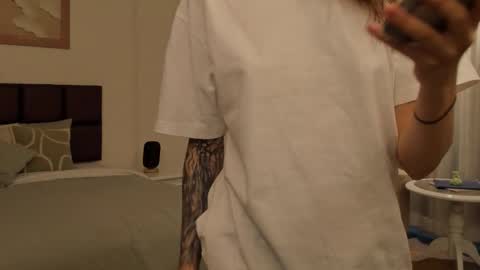 Snapshot of uwu_eva chatting on 09.20.25 Eva online show from 09.20.25