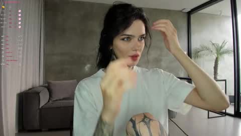 Snapshot of uwu_eva chatting on 10.23.25 Eva online show from 10.23.25