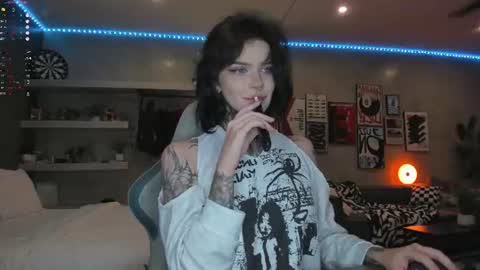 Snapshot of uwu_eva chatting on 06.10.26 Eva online show from 06.10.26