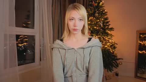 Snapshot of uwu_flower chatting on 02.17.26 Chloe online show from 02.17.26