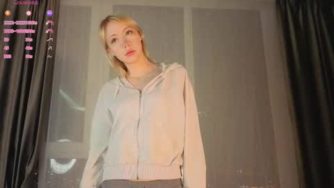 Snapshot of uwu_flower chatting on 02.19.26 Chloe online show from 02.19.26