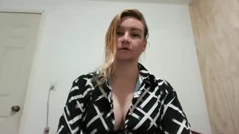 Snapshot of vagimosa chatting on 10.03.25 vagimosa online show from 10.03.25