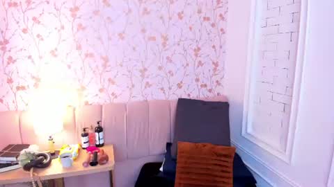 Snapshot of vailoetharris chatting on 07.17.26 Vaiolet Harris online show from 07.17.26