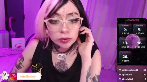 Vainilla Independent model online show from 02.13.25