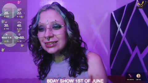 Snapshot of vainilla_l chatting on 05.20.26 Vainilla Independent model online show from 05.20.26