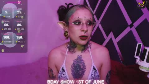 Snapshot of vainilla_l chatting on 05.27.26 Vainilla Independent model online show from 05.27.26