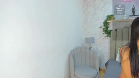 Snapshot of vaiolet__ chatting on 12.15.24 Vaiolet online show from 12.15.24
