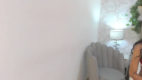 Snapshot of vaiolet__ chatting on 01.26.25 Vaiolet online show from 01.26.25