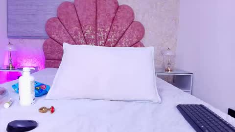 Vaiolet colls online show from 02.15.26