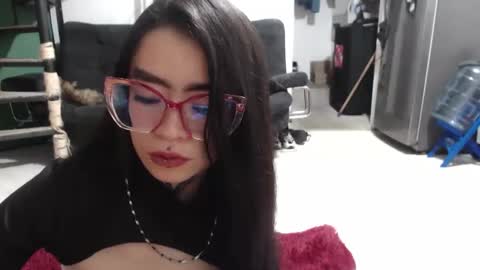 Snapshot of vaiolet_miss chatting on 10.08.25 vaiolet online show from 10.08.25