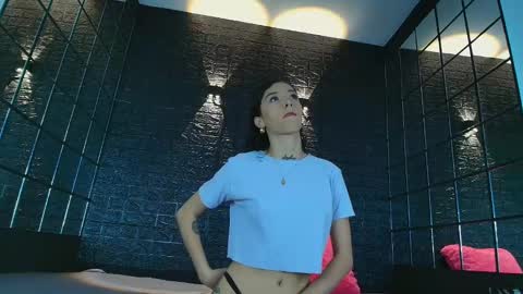 V A I O L E T T  S M I T H online show from 02.27.25