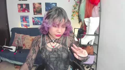 Snapshot of vaioletuwu chatting on 04.26.26 Vaiolet1314 online show from 04.26.26