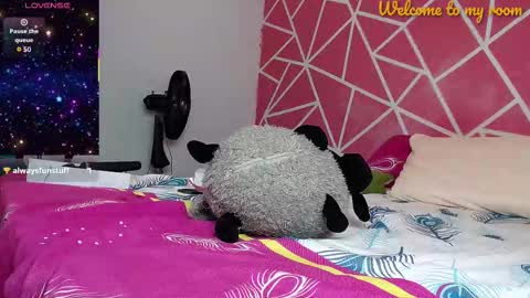 Snapshot of val_angelll chatting on 10.09.25 valentina online show from 10.09.25