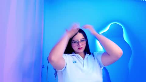 Snapshot of val_ferrer chatting on 10.05.25 Valeria online show from 10.05.25