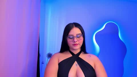 Snapshot of val_ferrer chatting on 10.05.25 Valeria online show from 10.05.25