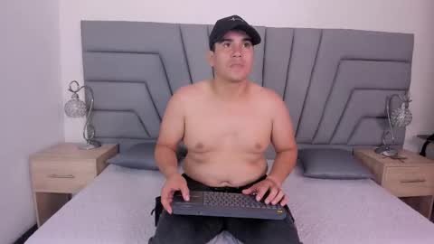 Snapshot of vale_n_matt chatting on 10.05.25 Samantha y Matt online show from 10.05.25