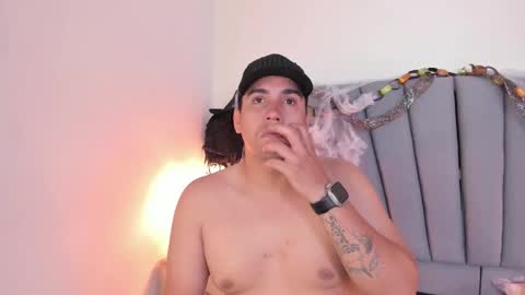 Snapshot of vale_n_matt chatting on 10.12.25 Samantha y Matt online show from 10.12.25