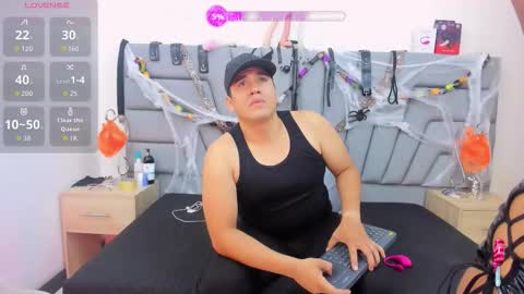 Snapshot of vale_n_matt chatting on 10.19.25 Samantha y Matt online show from 10.19.25