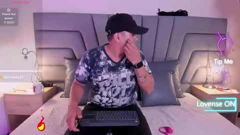 Snapshot of vale_n_matt chatting on 11.09.25 Samantha y Matt online show from 11.09.25