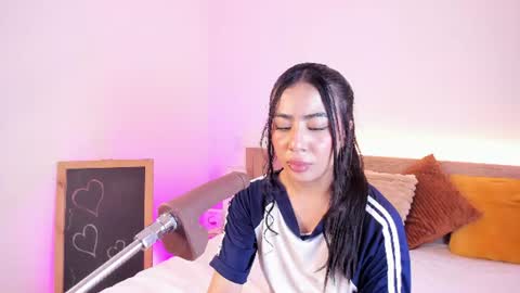 Snapshot of valecute_ chatting on 06.14.26 Vale online show from 06.14.26