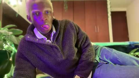   Valentin  independent Cam Boy     online show from 01.17.25