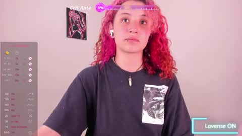 Snapshot of valent_27 chatting on 11.18.25 Valentina online show from 11.18.25