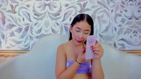 Snapshot of valentina_cortes72 chatting on 10.30.25 Valentina online show from 10.30.25