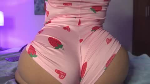 Snapshot of valentina_king18 chatting on 10.28.25 VALENTINA online show from 10.28.25