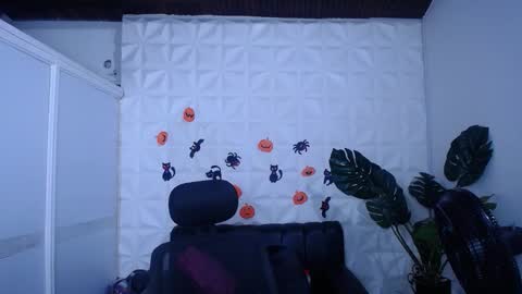 Valentina  online show from 10.04.25