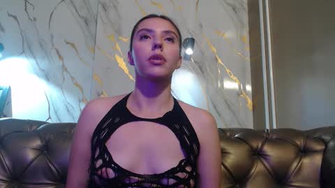 Snapshot of valentina_red18 chatting on 10.09.25 Valentina online show from 10.09.25