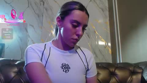 Snapshot of valentina_red18 chatting on 10.10.25 Valentina online show from 10.10.25