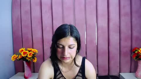 Snapshot of valentinaa_reyes_ chatting on 02.24.25 valentinaa_reyes_ online show from 02.24.25