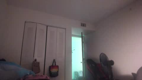 Snapshot of valentinas_dream chatting on 09.21.25 Tina Bates online show from 09.21.25