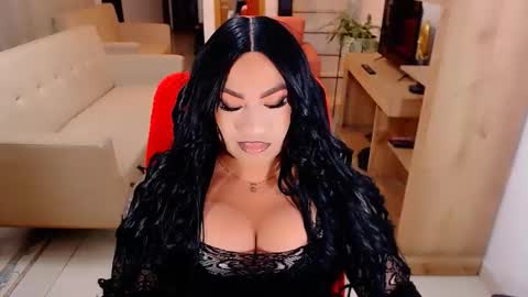 Snapshot of valentinaxqueen chatting on 10.14.25 online show from 10.14.25
