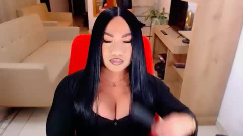 Snapshot of valentinaxqueen chatting on 10.19.25 online show from 10.19.25
