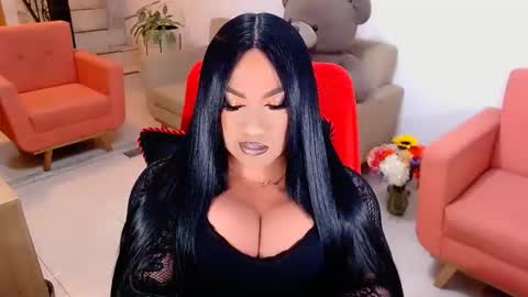 Snapshot of valentinaxqueen chatting on 10.26.25 online show from 10.26.25
