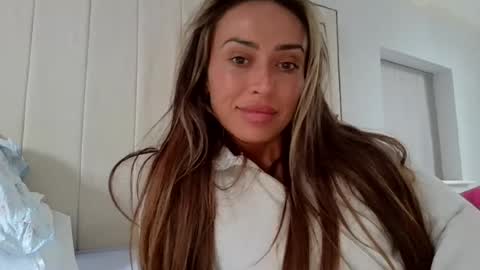 Snapshot of valentinazahra chatting on 07.13.26 valentinazahra online show from 07.13.26