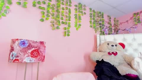 Snapshot of valentinee_xo chatting on 06.16.26 valentinee_xo online show from 06.16.26