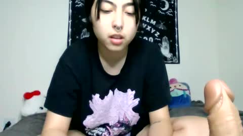 ValentineKitty online show from 12.22.24