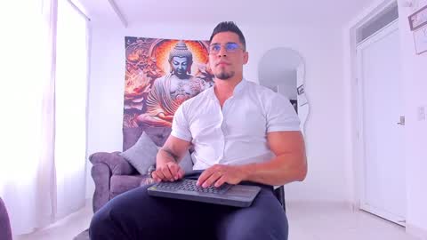 Snapshot of valentino_dossantos chatting on 12.19.24 online show from 12.19.24
