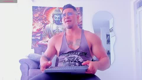 Snapshot of valentino_dossantos chatting on 12.22.24 online show from 12.22.24