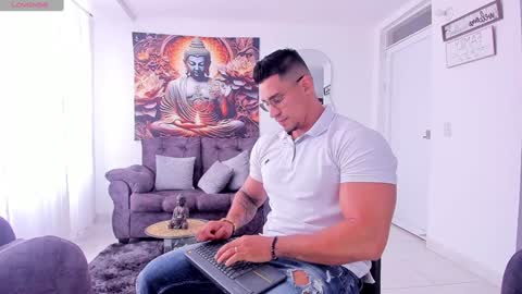 Snapshot of valentino_dossantos chatting on 12.23.24 online show from 12.23.24