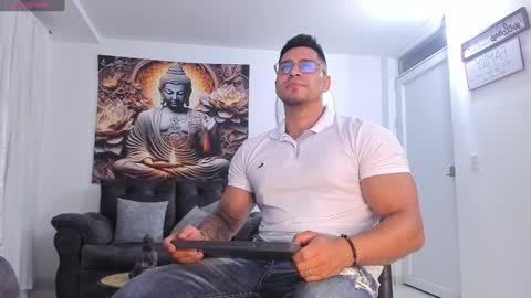 Snapshot of valentino_dossantos chatting on 12.24.24 online show from 12.24.24