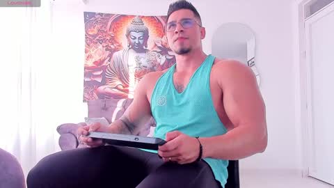 Snapshot of valentino_dossantos chatting on 01.07.25 online show from 01.07.25