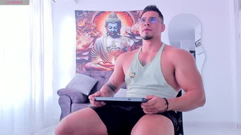 Snapshot of valentino_dossantos chatting on 01.08.25 online show from 01.08.25