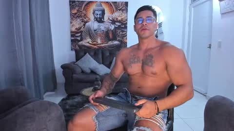 Snapshot of valentino_dossantos chatting on 02.18.25 online show from 02.18.25